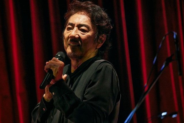 篠原涼子、元夫・市村正親のライブにサプライズ出演　離婚後も「主人」呼びに周囲は困惑