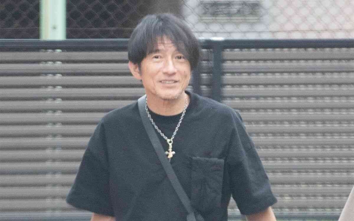 ミスチル所属事務所が家宅捜索 ターゲットは桜井和寿(53)の最側近だった「偏差値高めのスキームでした…」