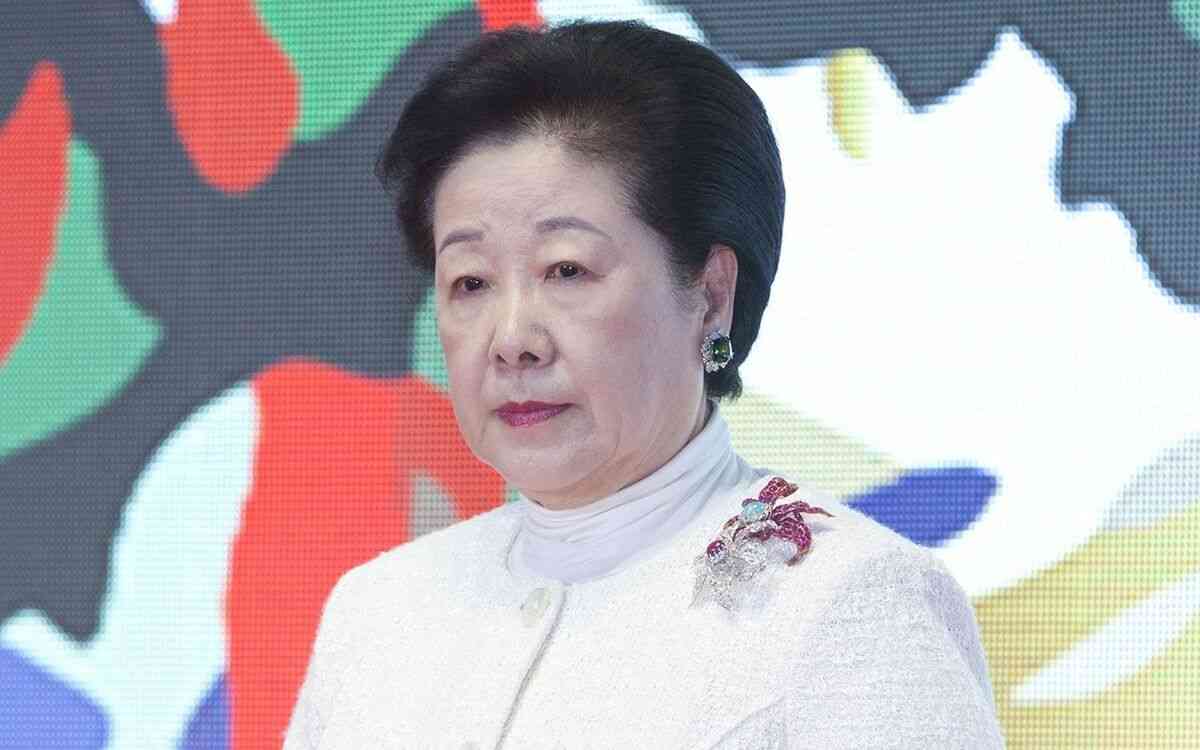 合同結婚式で日本人を含む2600人が“祝福”を…勢いづく統一教会・韓鶴子総裁「日本からの給料2.5億円」証拠文書入手 | 文春オンライン