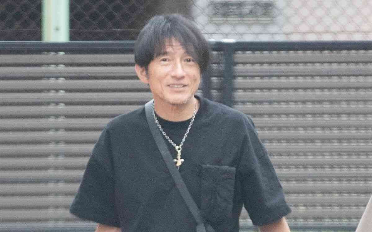 ミスチル所属事務所が家宅捜索 ターゲットは桜井和寿(53)の最側近だった「偏差値高めのスキームでした…」 | 文春オンライン