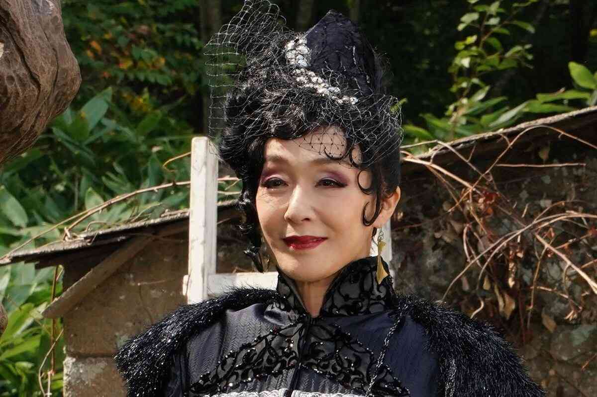 橋本環奈・新木優子・桐谷美玲らのドレス姿にうっとり!『赤ずきん、旅の途中で死体と出会う。』新場面写真10点
