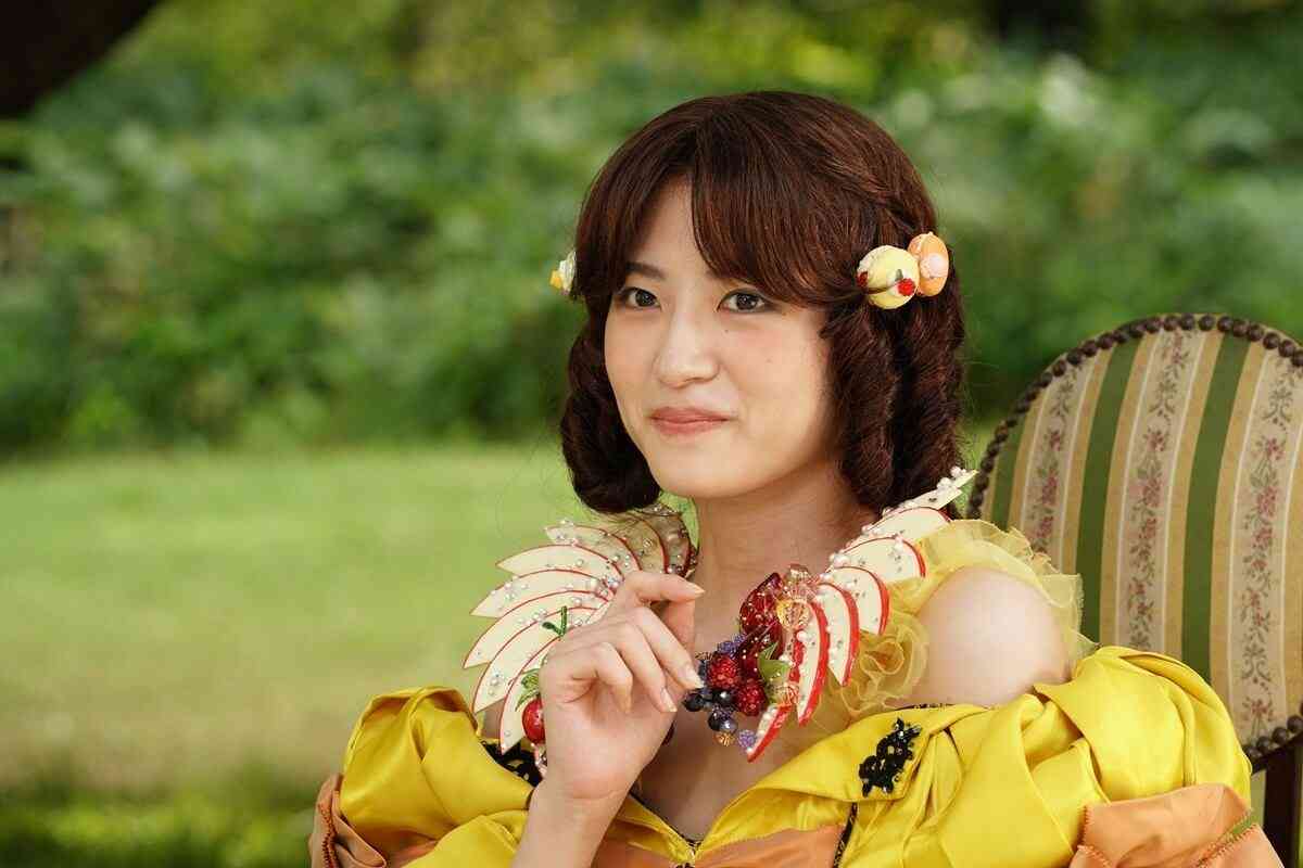 橋本環奈・新木優子・桐谷美玲らのドレス姿にうっとり!『赤ずきん、旅の途中で死体と出会う。』新場面写真10点