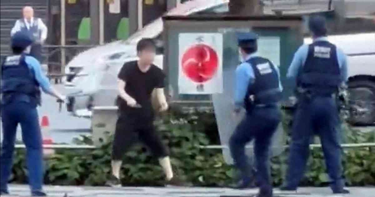 池袋駅前で包丁振り回す 警察官に囲まれ抵抗も 容疑の男性逮捕