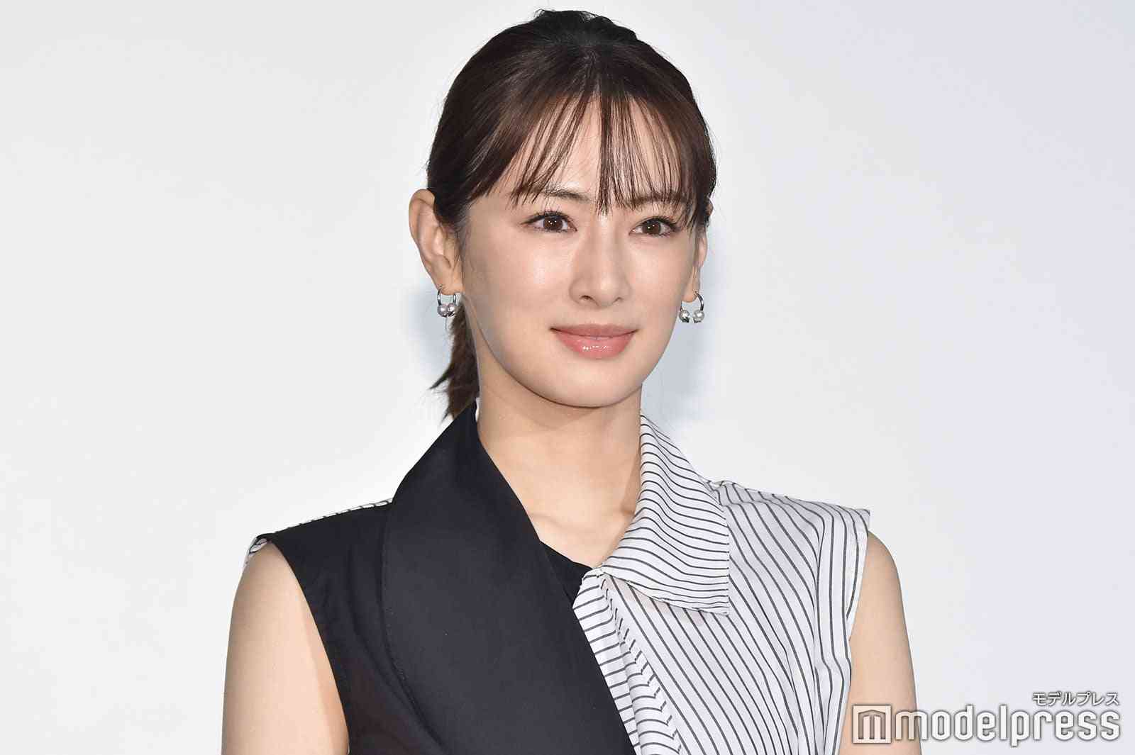 北川景子、“家族ぐるみの仲”イケメン俳優との2ショット公開「美男美女」「リコカツ思い出す」と反響 - モデルプレス
