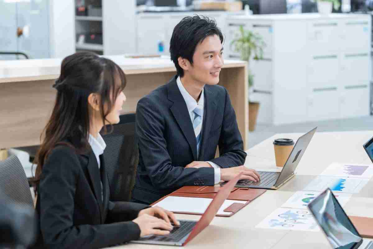 新卒ですが、昼休憩の終了「5分前」には着席すべきですか？ 時間ぴったりに戻ると先輩に指摘されました… | ファイナンシャルフィールド