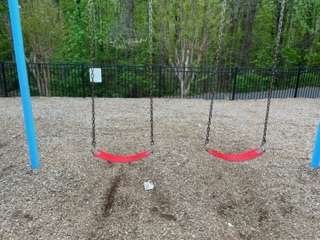 都心の公園で遊具が減っています　さらに複合化・小型化　理由は2002年にできた基準「安全領域」