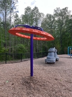 都心の公園で遊具が減っています　さらに複合化・小型化　理由は2002年にできた基準「安全領域」