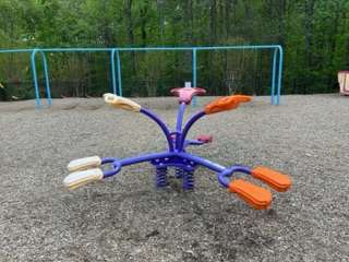 都心の公園で遊具が減っています　さらに複合化・小型化　理由は2002年にできた基準「安全領域」