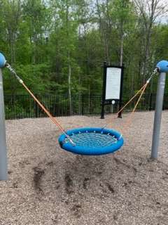 都心の公園で遊具が減っています　さらに複合化・小型化　理由は2002年にできた基準「安全領域」