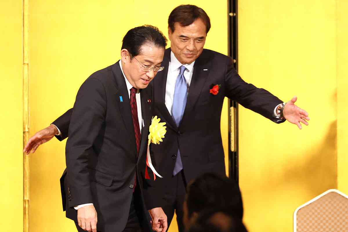 岸田首相「保険証は廃止」発言で掘り起こされた、サントリー新浪社長の「廃止の納期を守れ」傲慢発言 | Smart FLASH/スマフラ[光文社週刊誌]