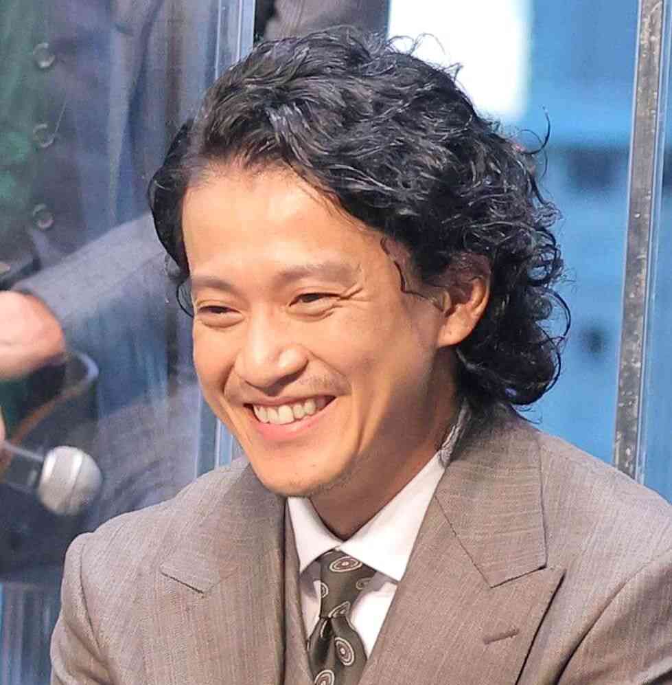 昨年ドラマ１７本のブレイク俳優、小栗旬夫婦と外食するも「５分でムリだわ、って」理由明かす : スポーツ報知