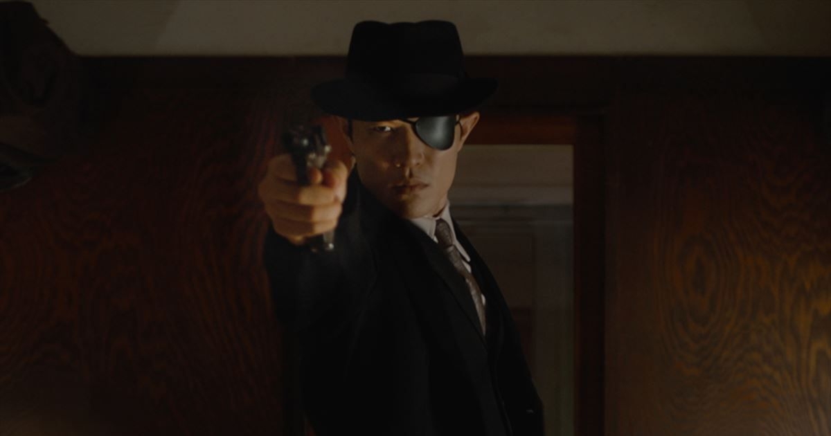 鈴木亮平、綾瀬はるか主演『リボルバー・リリー』に出演　眼帯つけたビジュアルも公開｜シネマトゥデイ