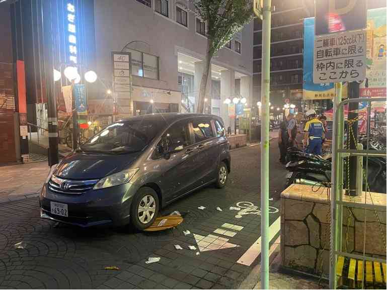 繁華街の歩行者天国に車が突っ込む 男女3人がはねられ1人が病院に運ばれるも意識あり 夏祭りの最中＝静岡市葵区【速報】 | SBS NEWS | 静岡放送 | 静岡県内ニュース・天気 (1ページ)