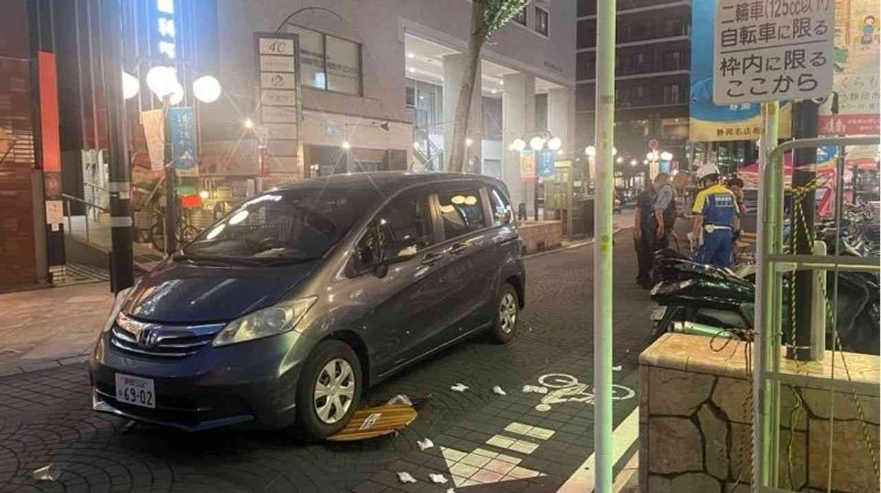 歩行者天国に車突っ込む 3人けが - Yahoo!ニュース