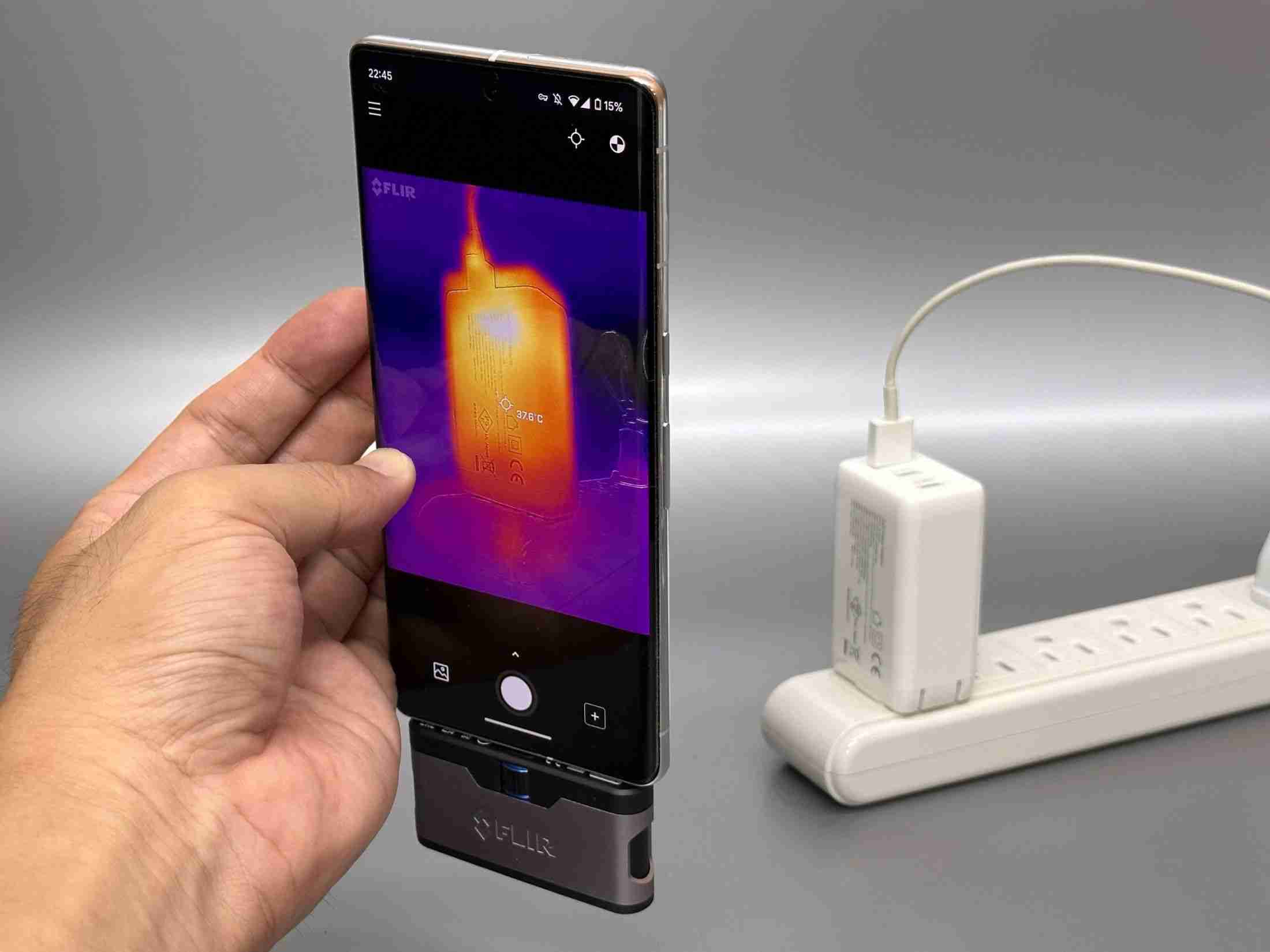 暑い夏、部屋の温度をさらに上げている家電はどれ？　スマホで使えるサーモカメラでチェックしたらわかった“意外な悪者”