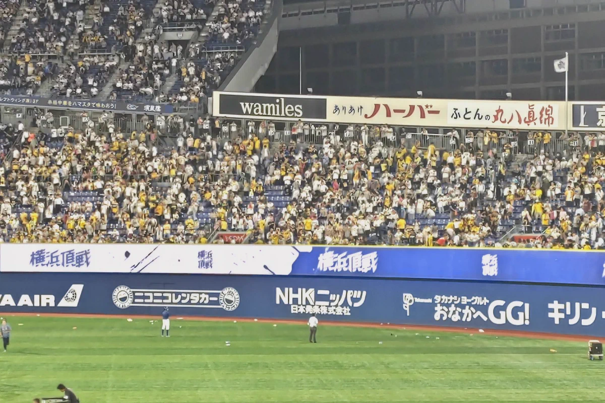 判定に阪神ファン激怒!?　ゴミ投げ込み、相手ヒーローインタビュー時に「六甲おろし」合唱　ネットで物議