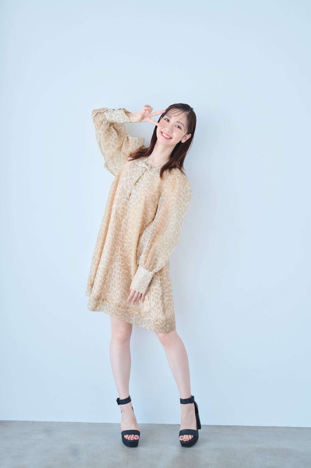AKB48柏木由紀、ふんわり美バスト披露 初スタイルブックで等身大の魅力収録<いくつになったって、アイドル>