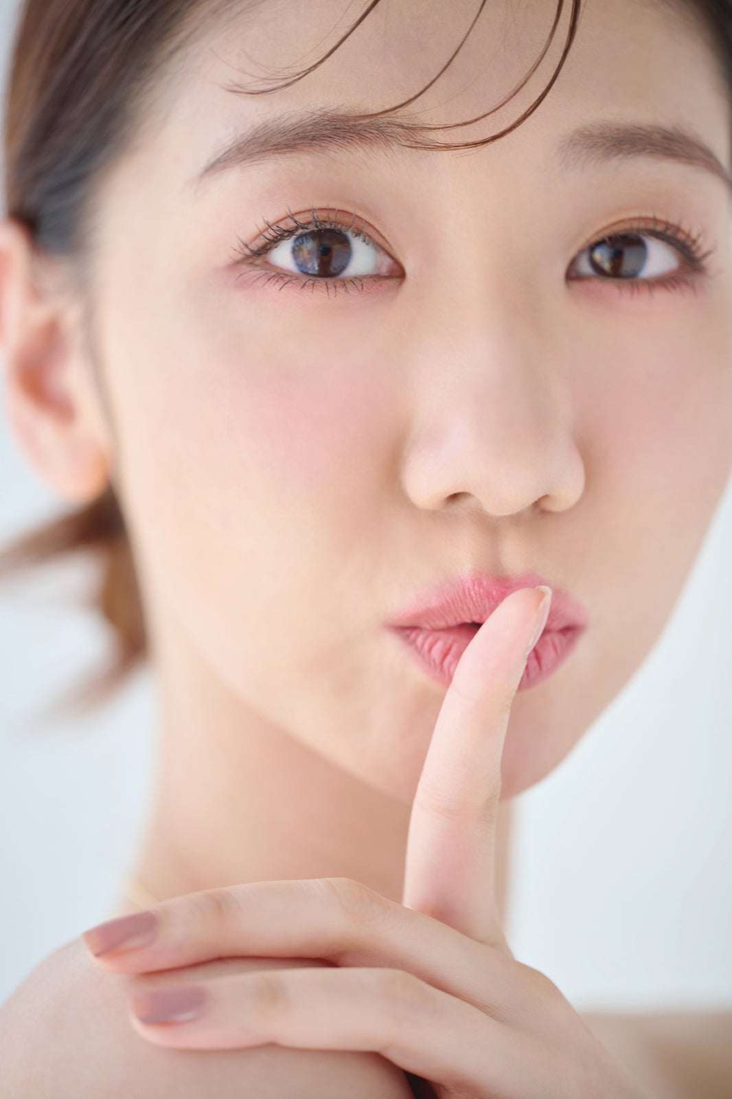 AKB48柏木由紀、ふんわり美バスト披露 初スタイルブックで等身大の魅力収録<いくつになったって、アイドル>
