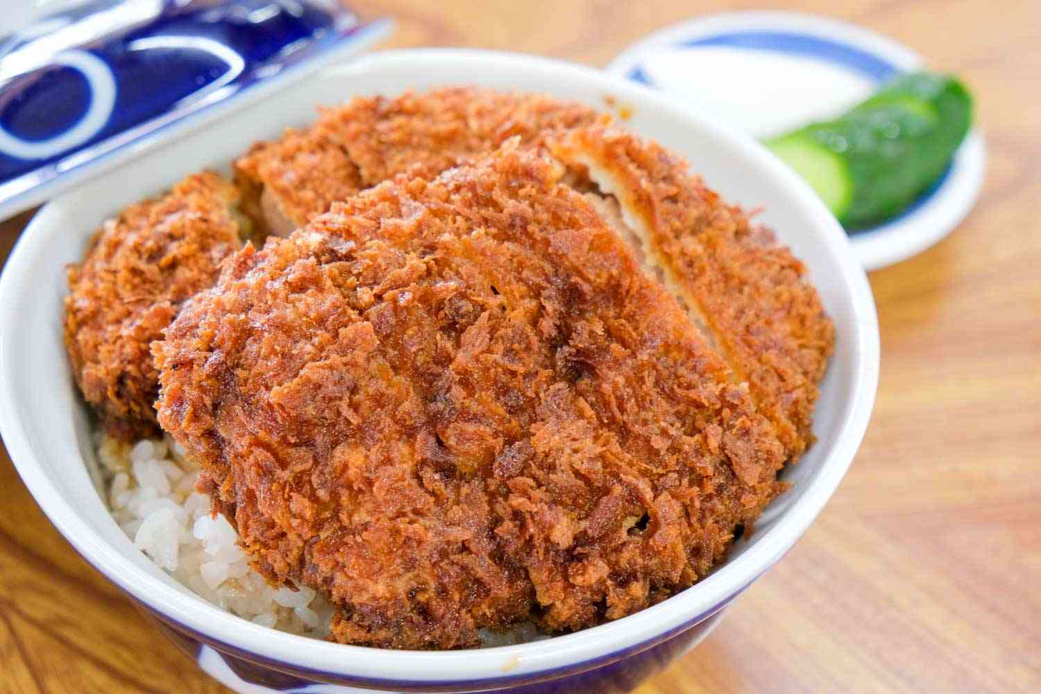 埼玉県寄居町『今井屋』のかつ丼と親子丼 | 百年食堂−街に愛される老舗の歴史と味の物語