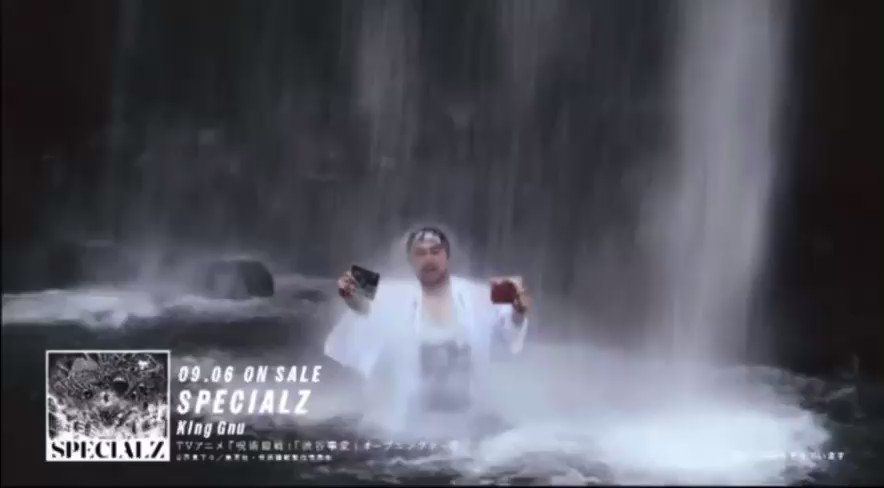 King Gnu、井口理が滝行しながら宣伝…！　楽曲とのギャップがすごい新譜CMが体張りすぎで話題に