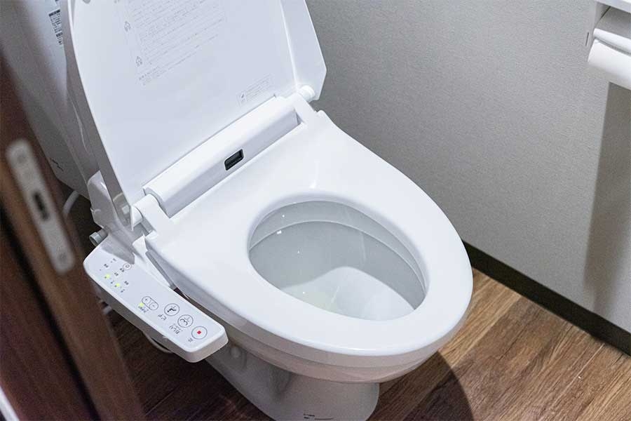絶対に許せない？　自宅トイレで立つ男性に憤る女性も　2000人調査からみる男女の本音 | Hint-Pot
