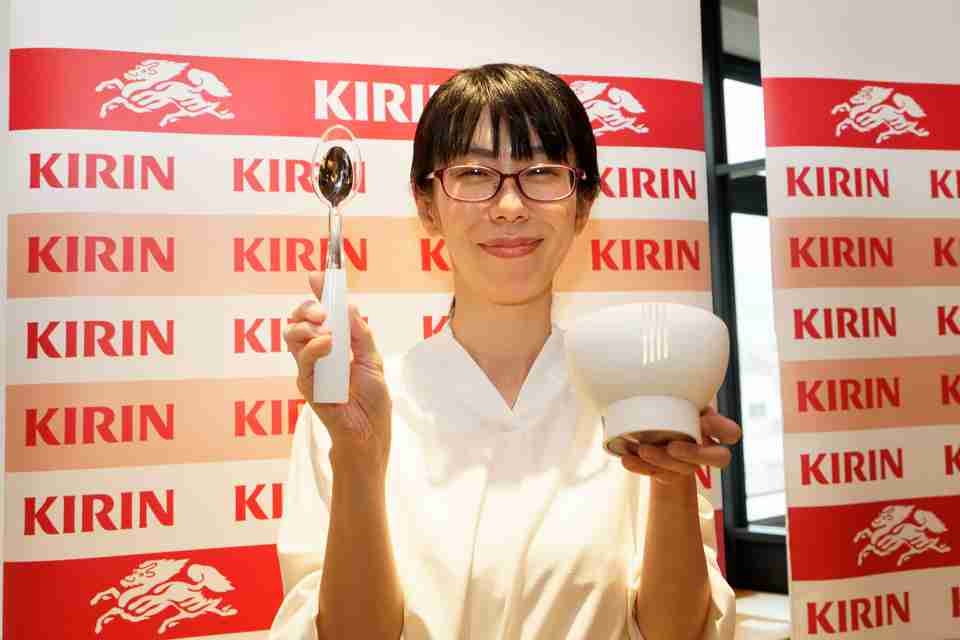 キリン、電気の力で塩味・旨味を増す「エレキソルト」。対応カトラリーを2023年発売へ