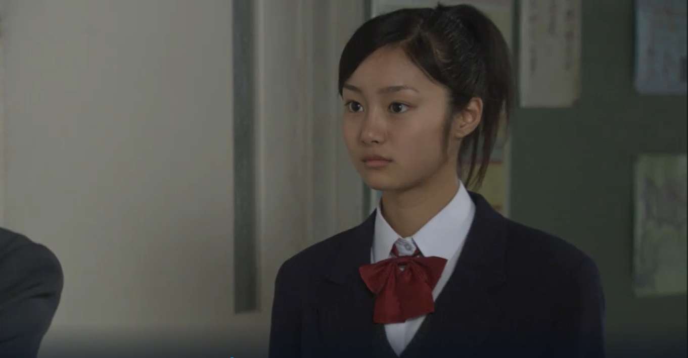 忽那汐里、激変した30歳現在の姿…ド派手な赤髪姿で「ギャル」と話題！「家政婦のミタ」から12年