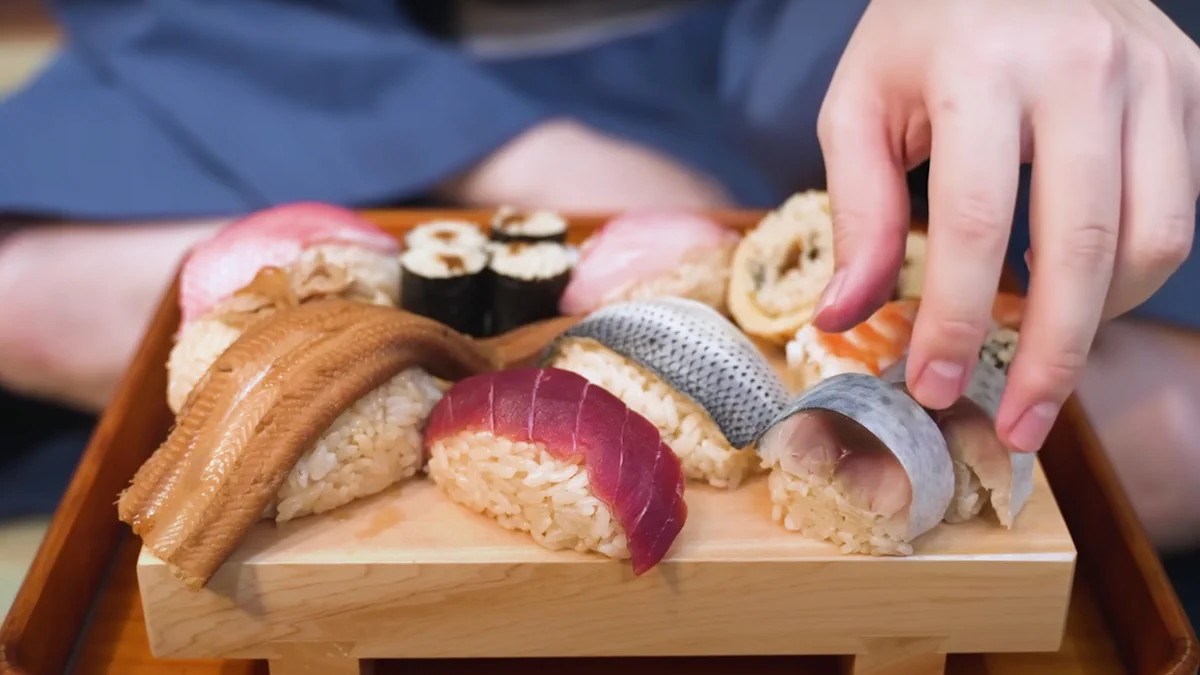 江戸時代の寿司をなるべく当時の文献通りに作って食べた→あまりにもデカくて太刀打ちできない量になった