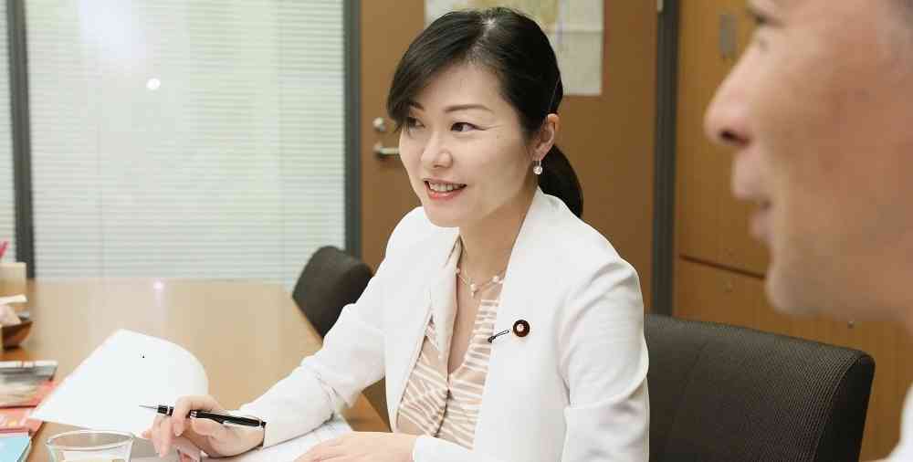 加藤鮎子の学歴や経歴は？政治家一族でコロンビア大卒の高学歴エリート！ 