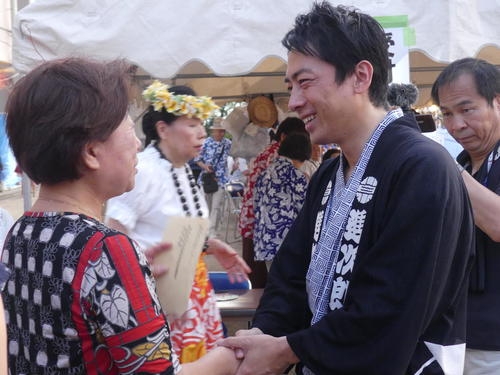 小泉進次郎氏 サーフィンで“安全”　処理水めぐりアピール