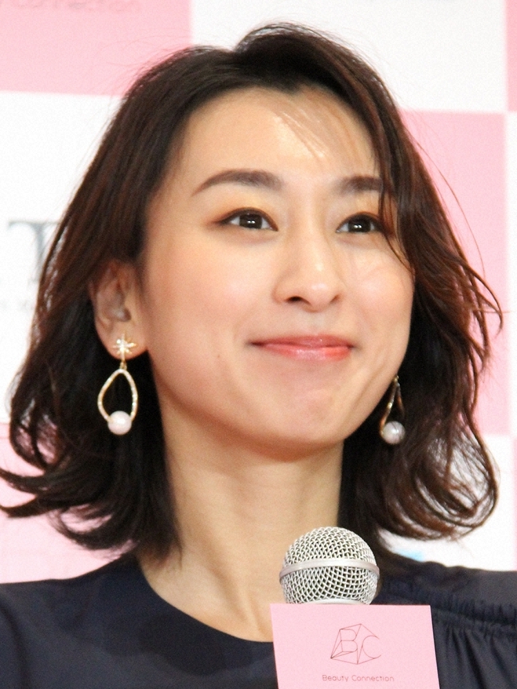浅田舞　妹・真央さんの33歳誕生日を祝福　幼少期の“バックハグ”2ショットとともに― スポニチ Sponichi Annex 芸能