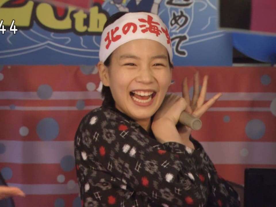 のん、エレガントな30歳に 『あまちゃん』10周年で“アキ&夏ぱっぱ”2ショットに「じぇじぇ」