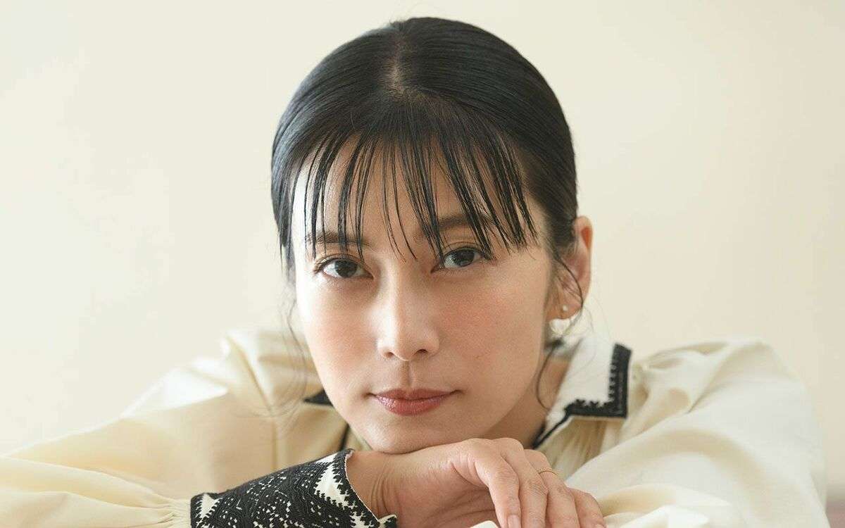 「切った髪の毛が生活排水もキレイにしてくれる」柴咲コウ（42）の刺激強めの‟エコ動画”とパチンコ玉乗りCMで狙う‟よみがえり” | 文春オンライン