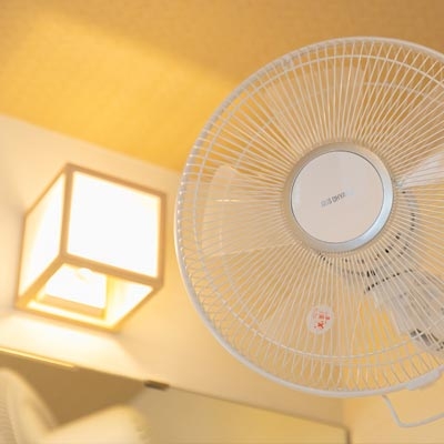 駅の中に位置する、床面積の半分が玄関…「本当に人が住めるの!?」日本各地に点在する“クセがスゴい”不動産を探索してみた