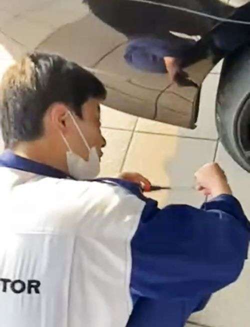追及スクープ！”中古車販売業界の雄”ビッグモーターが「客のタイヤ」に穴を空けていた「衝撃動画」