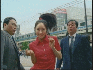 忽那汐里、激変した30歳現在の姿…ド派手な赤髪姿で「ギャル」と話題！「家政婦のミタ」から12年