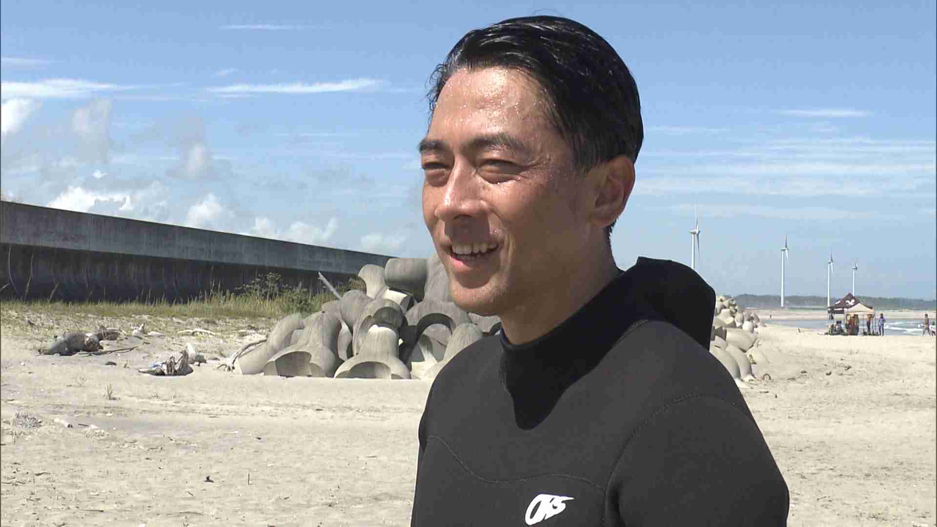 小泉進次郎氏 サーフィンで“安全”　処理水めぐりアピール（FNNプライムオンライン（フジテレビ系）） - Yahoo!ニュース