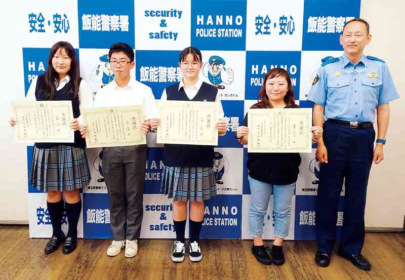 泣く女性、膝を抱えて「買いすぎた」…女子高生らが日陰で休ませ保護、無事女性は帰宅　勇気ある行動に称賛｜埼玉新聞｜埼玉の最新ニュース・スポーツ・地域の話題