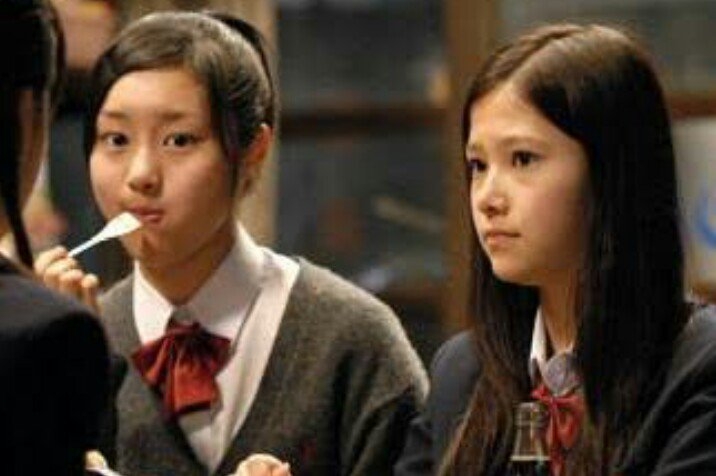 忽那汐里、激変した30歳現在の姿…ド派手な赤髪姿で「ギャル」と話題！「家政婦のミタ」から12年