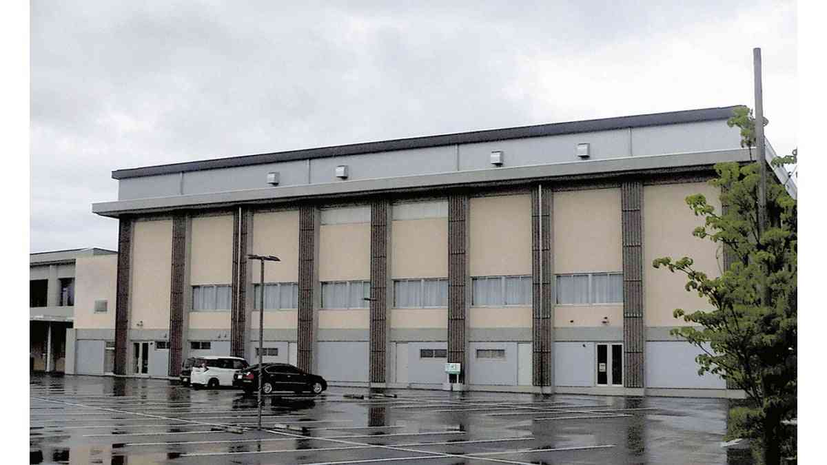 財政難の町が募集した１１施設の命名権、応募「ゼロ」…市川三郷町「１社でも問い合わせを」 : 読売新聞