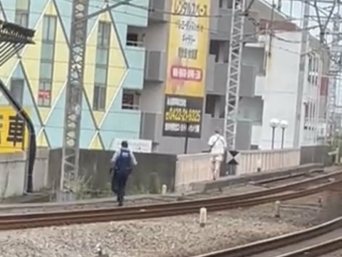 【目撃証言】『警察が追跡、金髪男が線路内で暴れてる』#中央線 三鷹〜吉祥寺駅間で線路内立入 #総武線 #東京メトロ東西線 など遅延9月21日 #吉祥寺 : 事件事故・災害速報ニュース