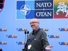 ウクライナ、汚職疑惑受け国防相を更迭へ－ゼレンスキー大統領発表（Bloomberg） - Yahoo!ニュース