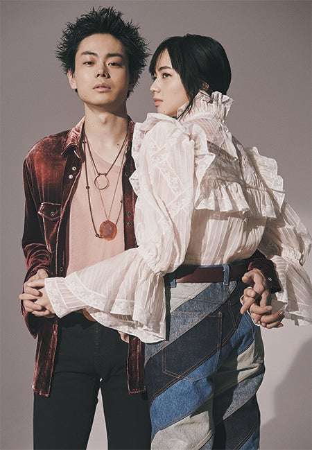 (画像1/12) 菅田将暉＆小松菜奈、モードをまとい密着 互いの存在を語る - モデルプレス