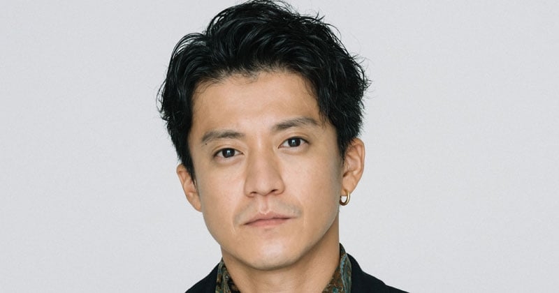 小栗旬、両親＆3きょうだいの家族写真に反響　兄・了が公開「珍しい、オリジナル家族の5人。笑」  | ORICON NEWS