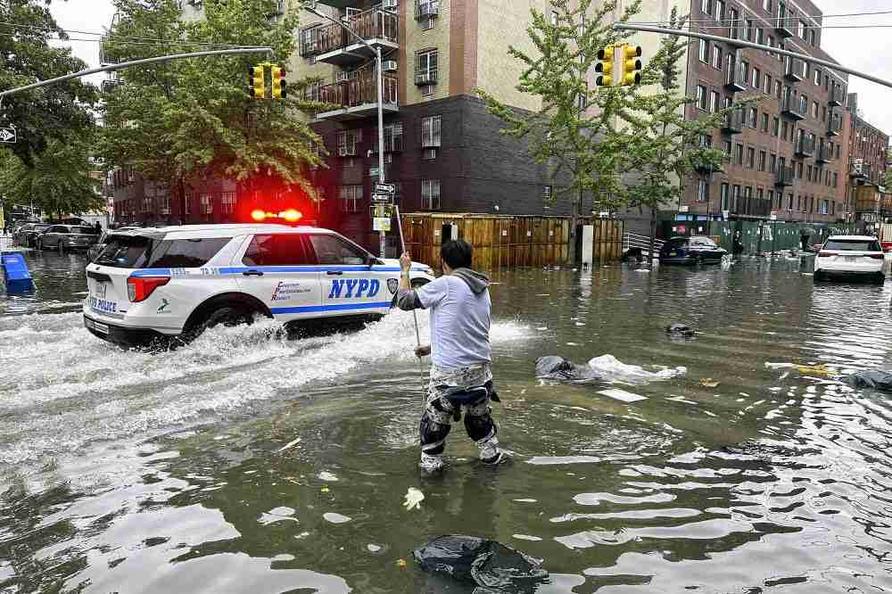 「生命を脅かす雨」ニューヨークに非常事態宣言、大雨で道路冠水・地下鉄水浸し…1882年以来の9月降雨量