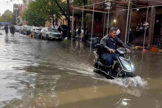 「生命を脅かす雨」ニューヨークに非常事態宣言、大雨で道路冠水・地下鉄水浸し…1882年以来の9月降雨量