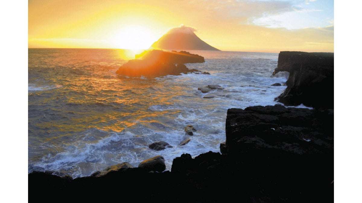 名探偵コナン最新作で八丈島に脚光…島在住のファンが「聖地」として情報発信 : 読売新聞