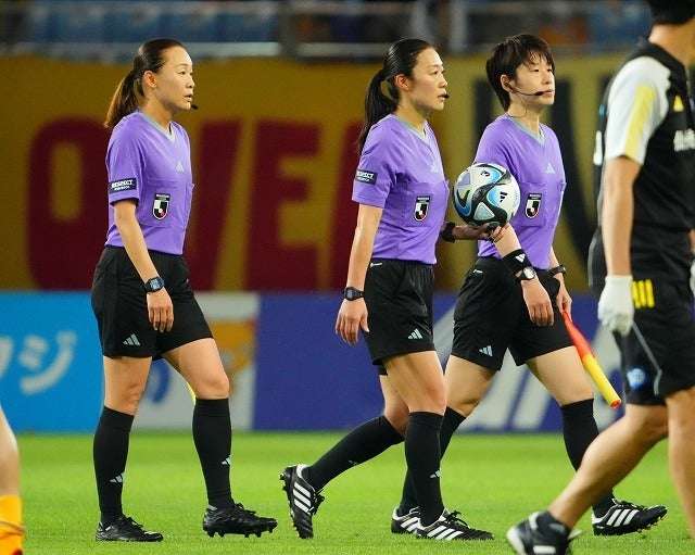 女子審判員の窮状。「野次に弱く、ベンチから言われて辞めてしまう」。無分別なブーイングへの危惧「なかなか人口が増えていかない」
