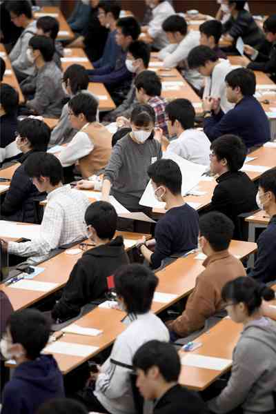 “難易度が一見低い”国公立大医学部のハードルが急上昇…コロナ禍で一般家庭の受験者が増加｜日刊ゲンダイDIGITAL