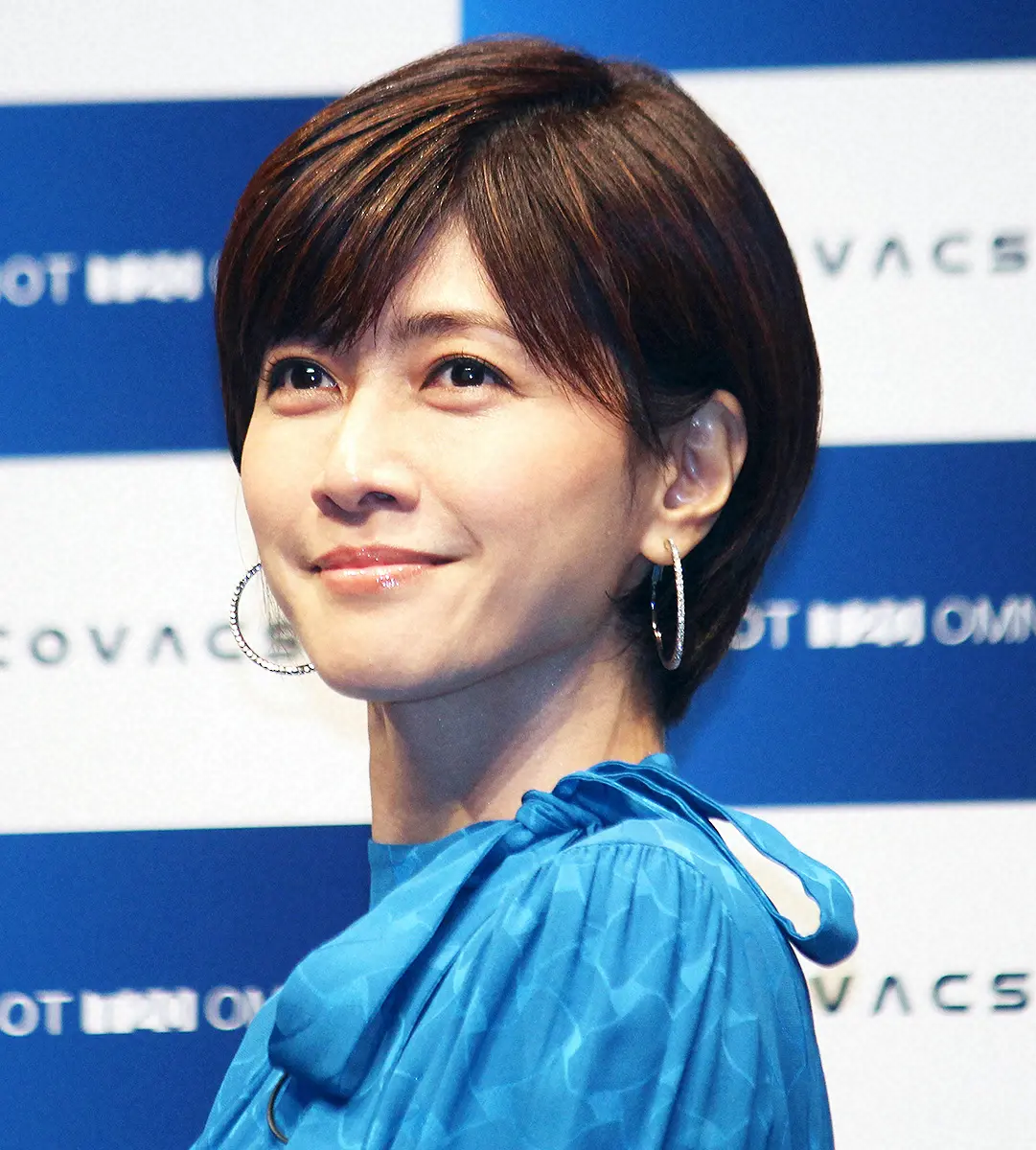 奇跡の47歳・内田有紀、8年ぶりショートヘア&肩出しカット披露「肌が元気だと自信を持って笑えるんです」